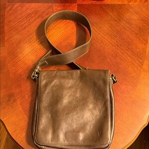 Ellington Brown Leather Messenger Shoulder Bag